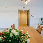 New Sunny With 2 Large Terraces דירה *